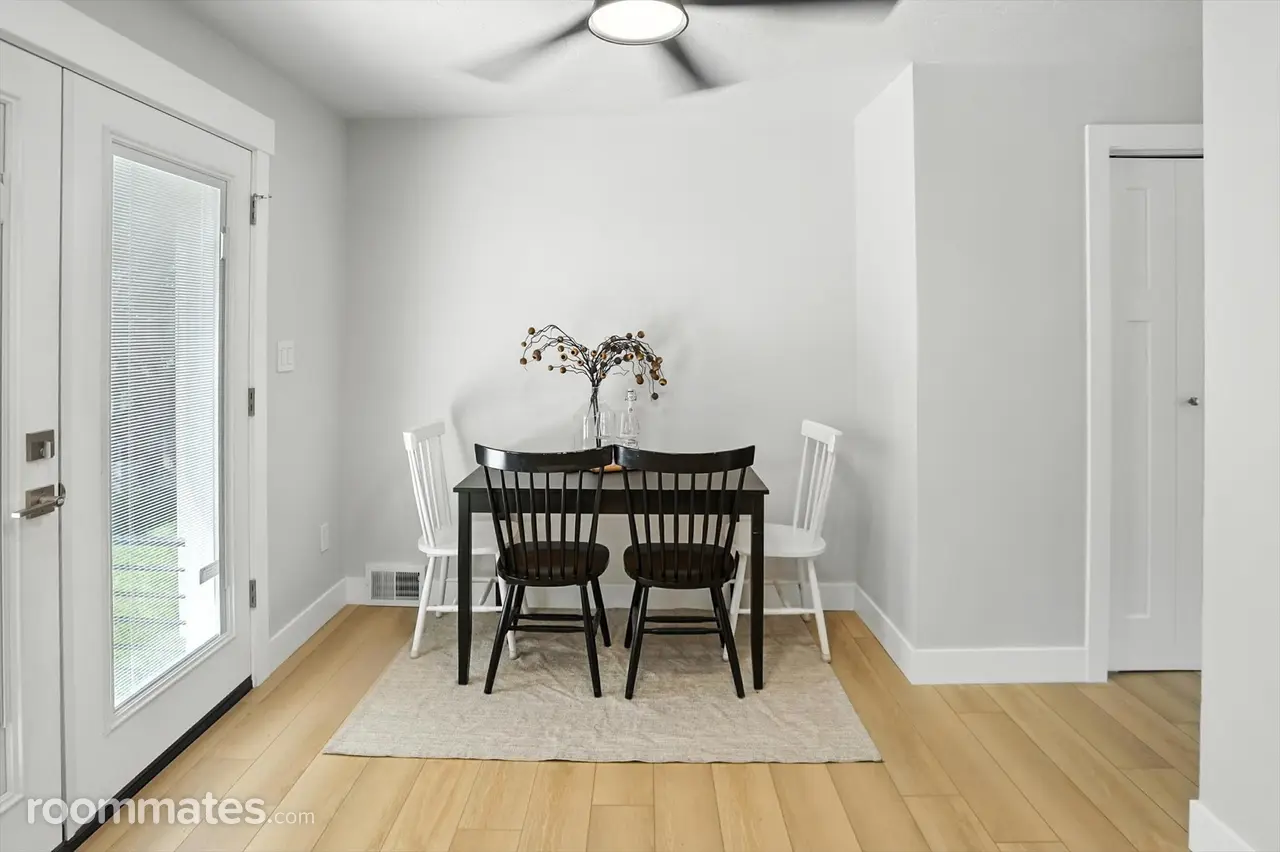 Profile photo 3 of 12