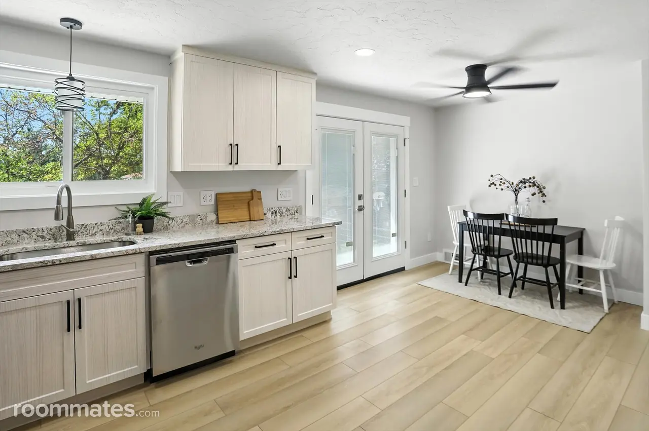 Profile photo 4 of 12