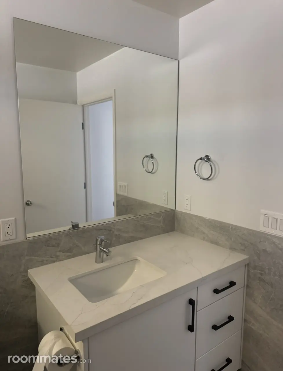 Profile photo 3 of 8