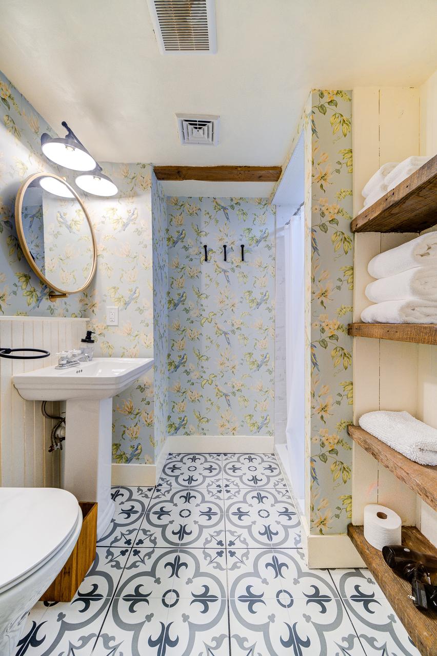 Profile photo 1 of 4