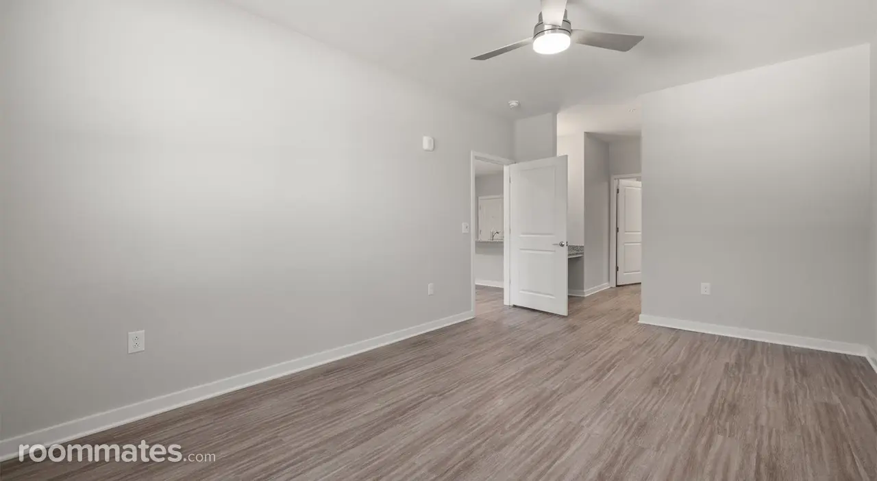 Profile photo 4 of 11