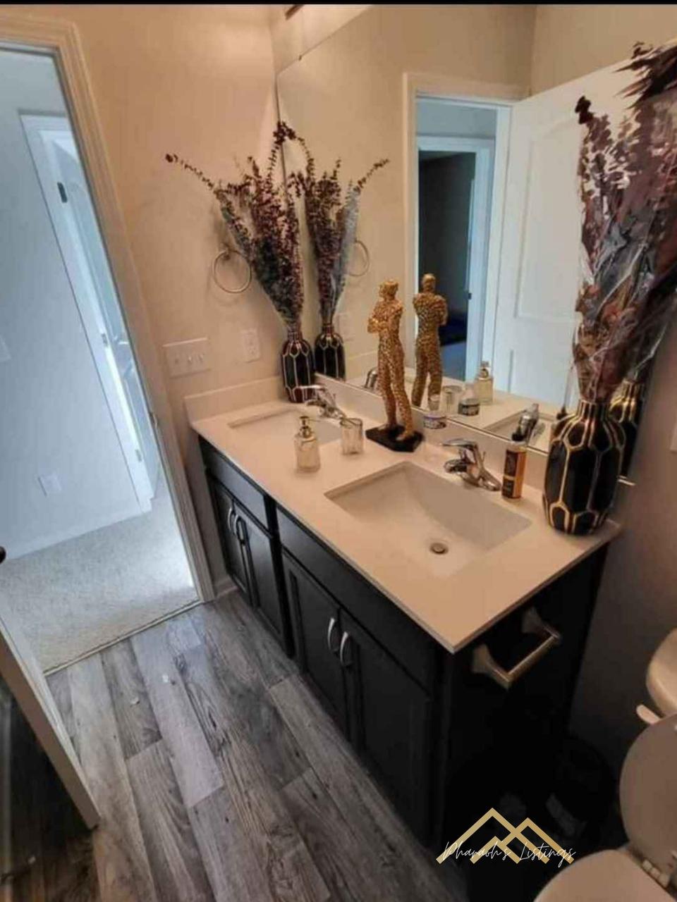 Profile photo 1 of 7