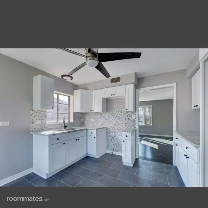 Room for rent in Broadview, IL $890, house