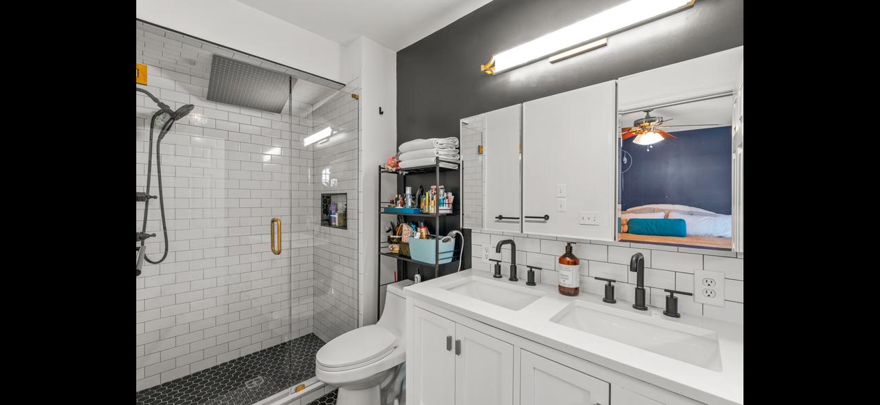 Profile photo 5 of 11