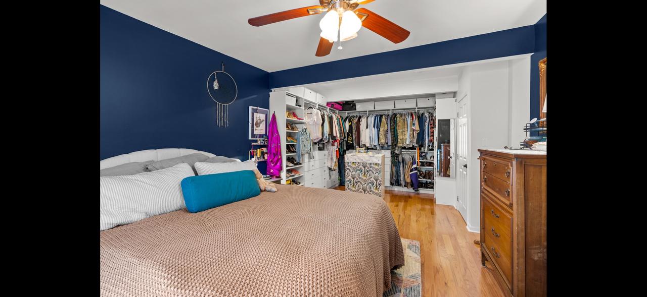 Profile photo 4 of 11