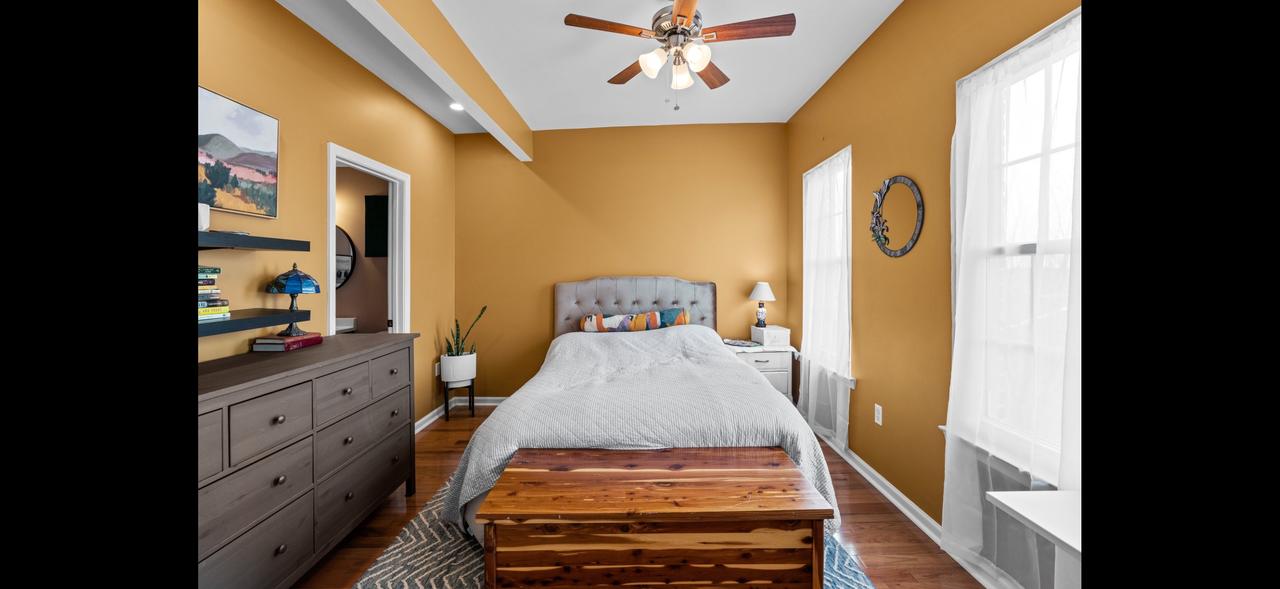 Profile photo 8 of 11