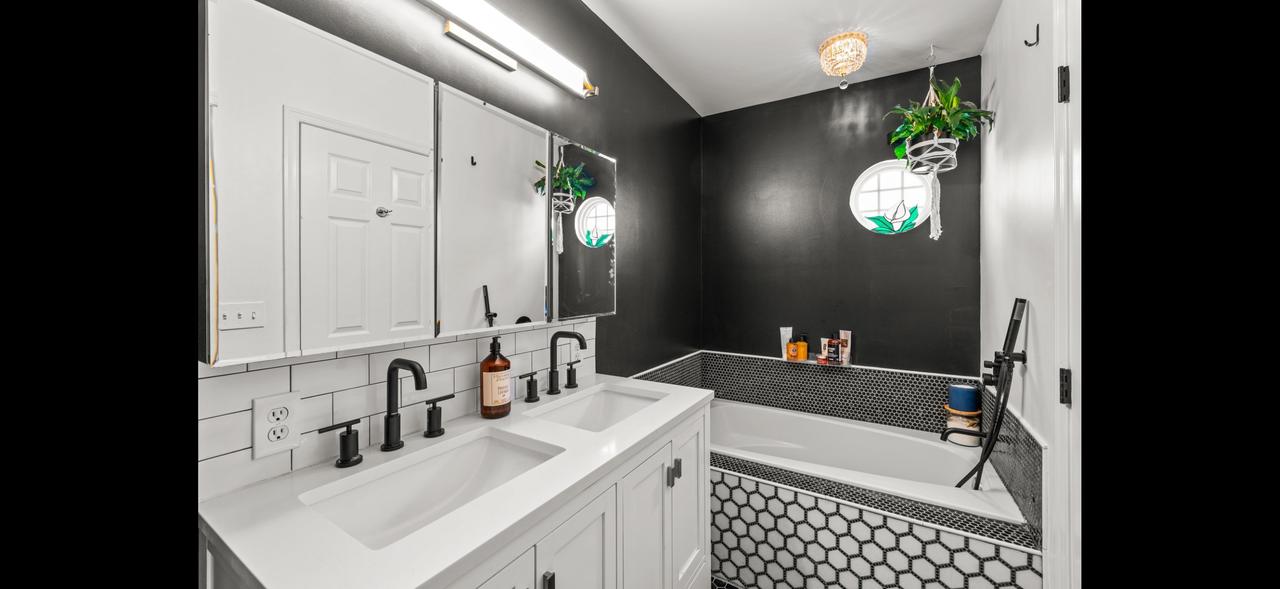 Profile photo 6 of 11