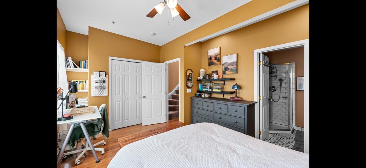 Profile photo 7 of 11