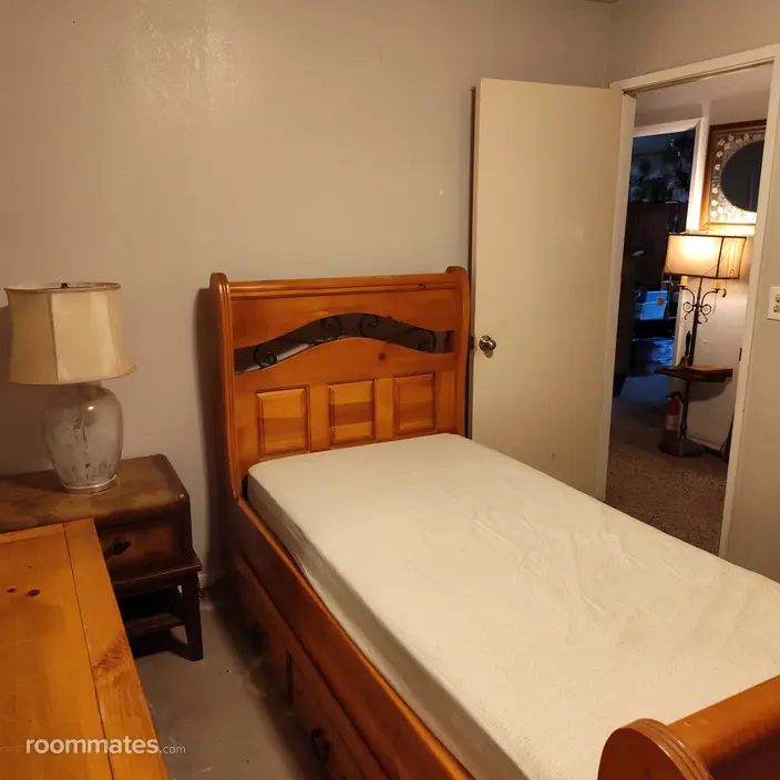 Room for rent in Fresno, CA $625, condo