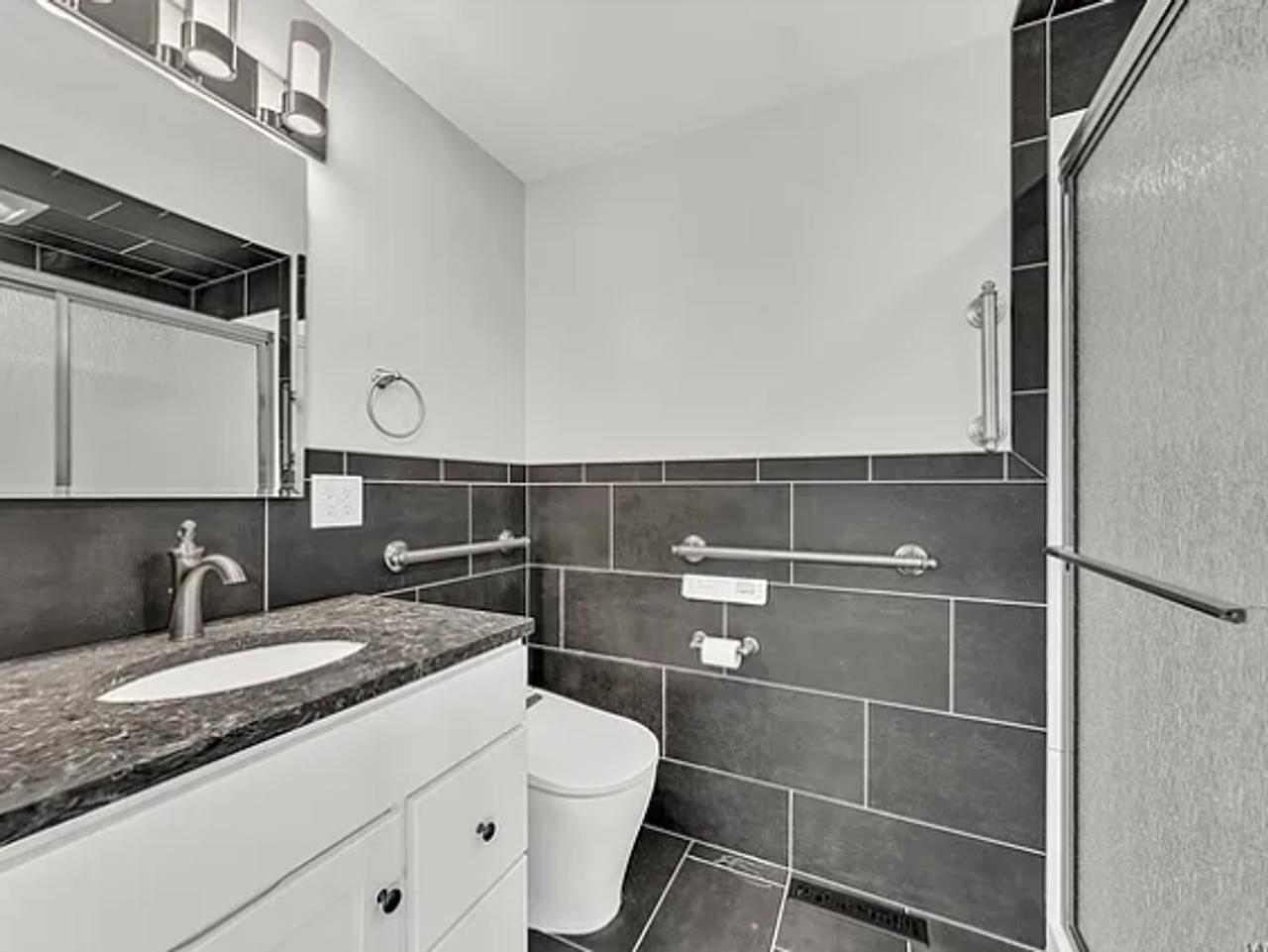 Profile photo 8 of 11