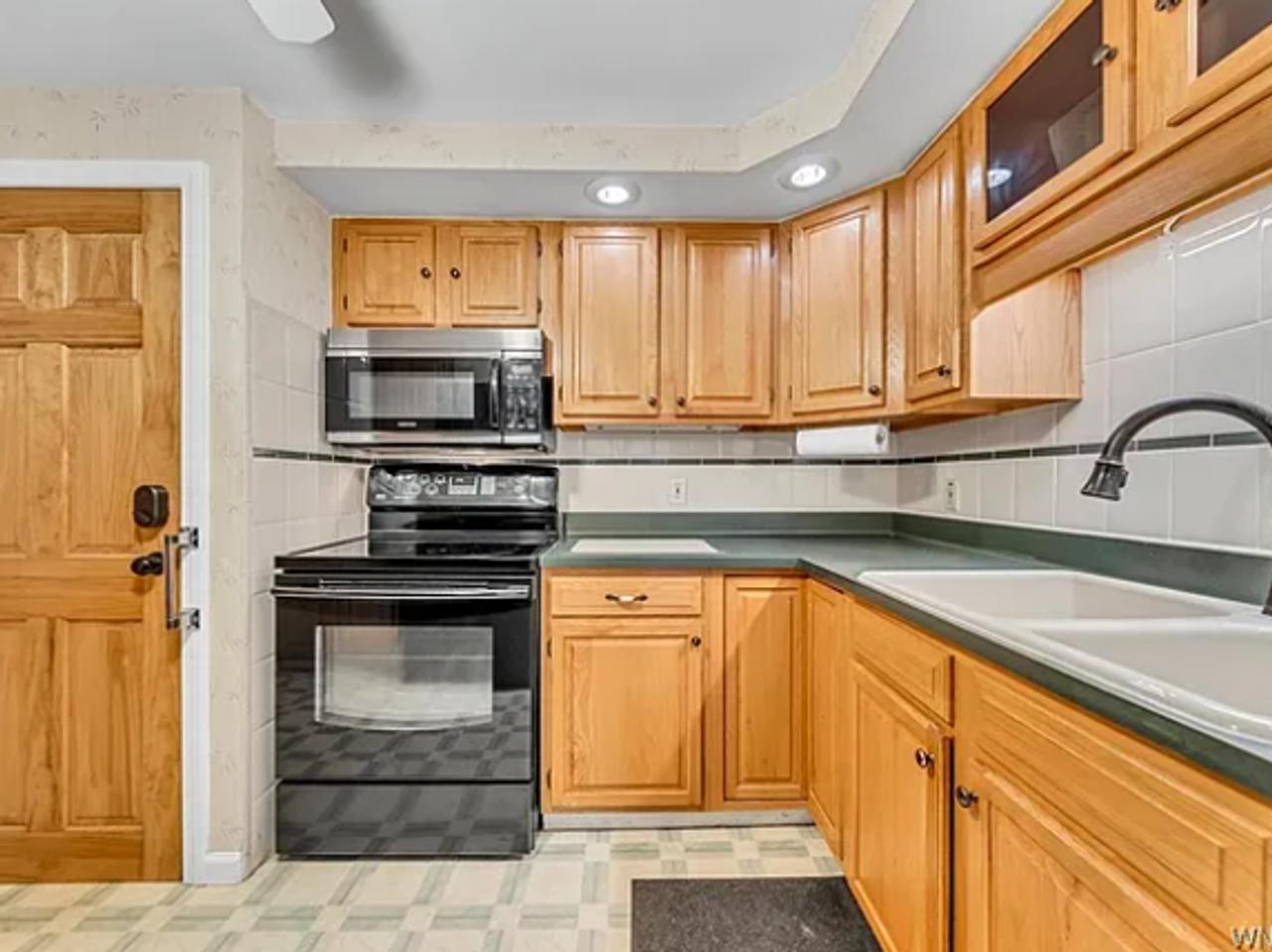 Profile photo 4 of 11