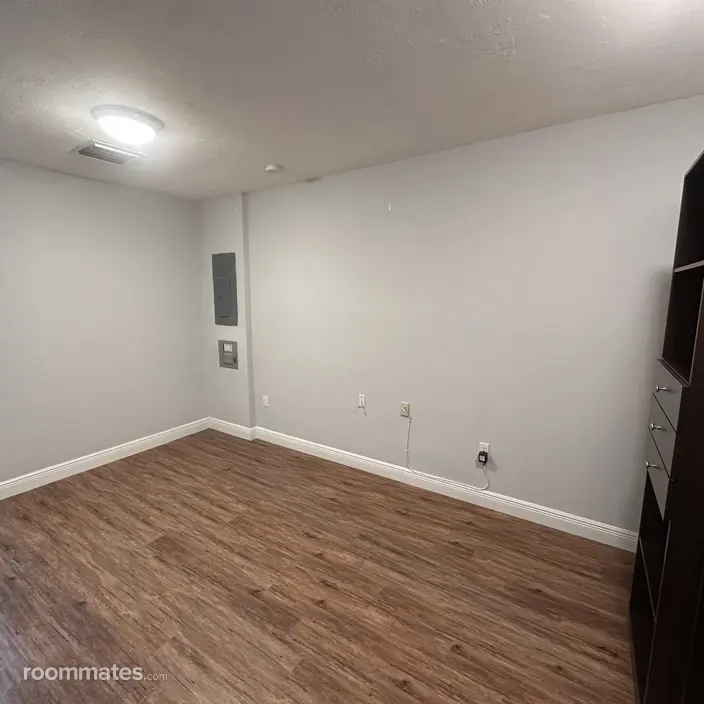 Room for rent in Cutler Bay, FL $1300, house