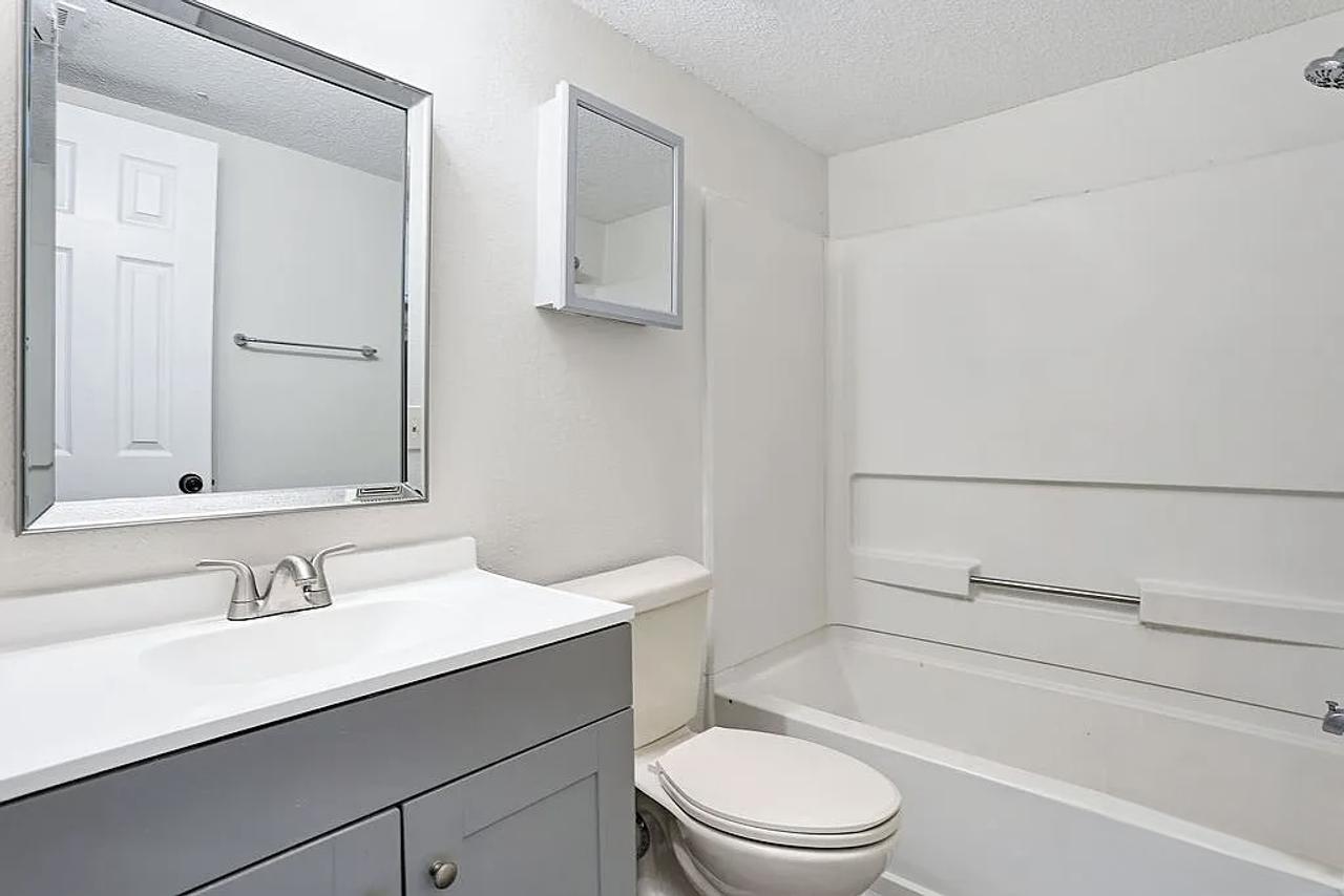 Profile photo 4 of 6