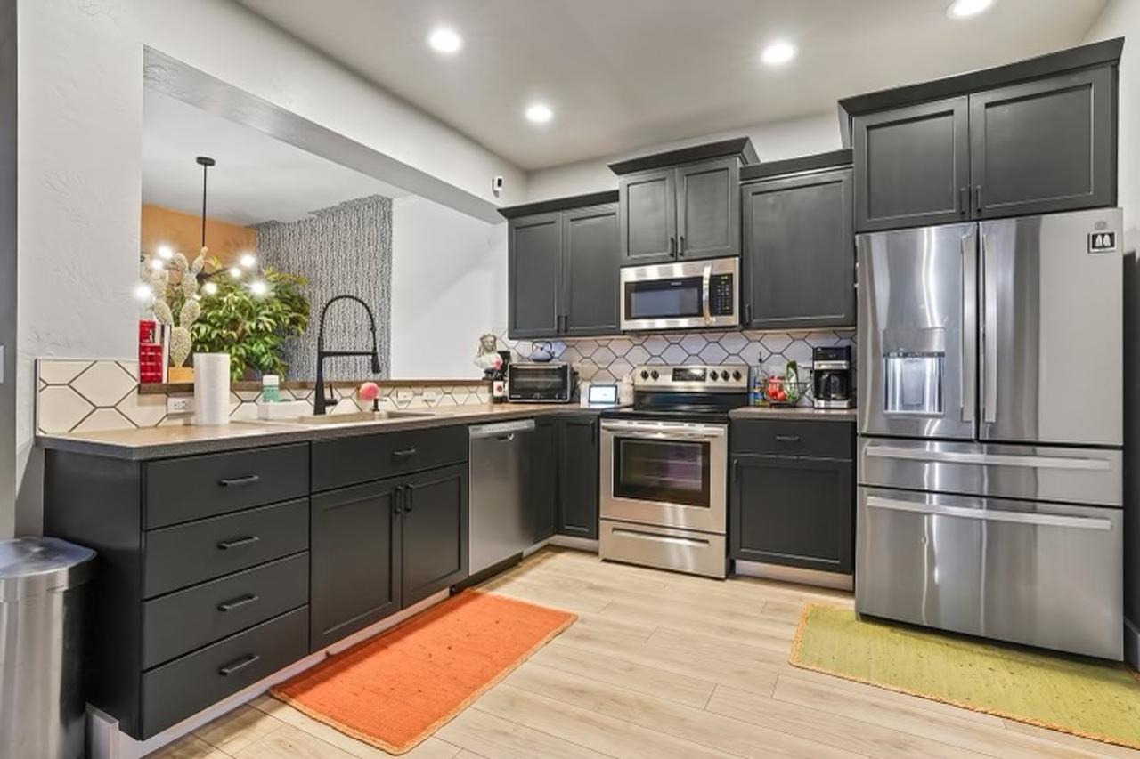 Profile photo 3 of 11