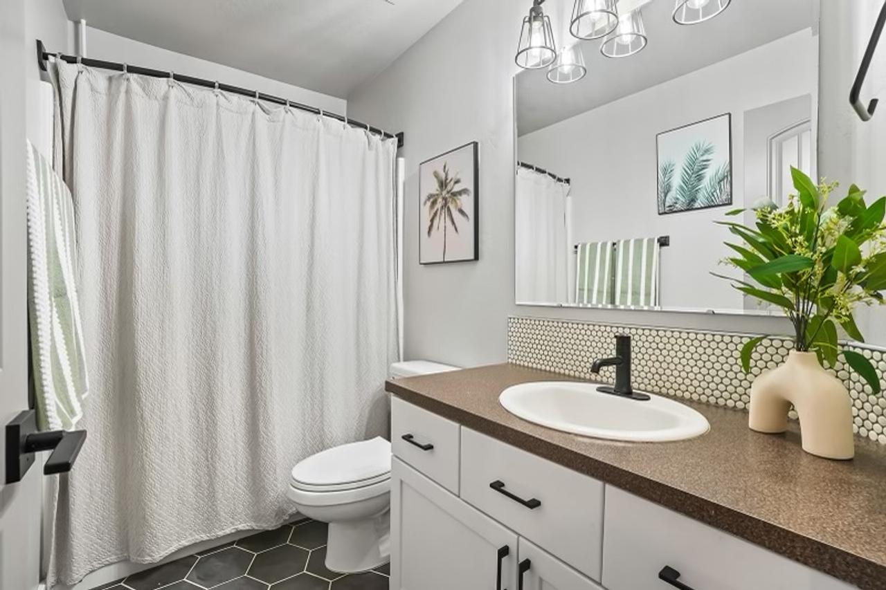 Profile photo 4 of 11