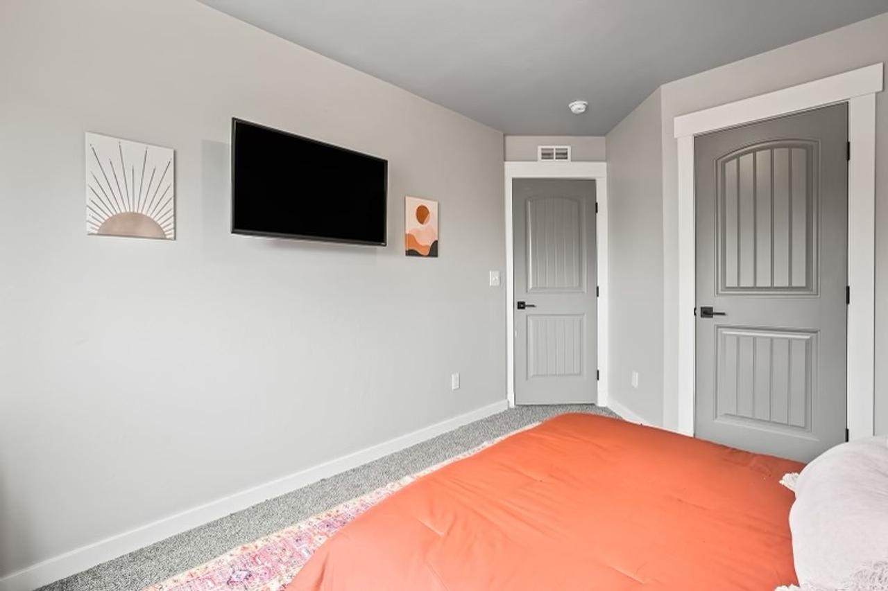 Profile photo 2 of 11