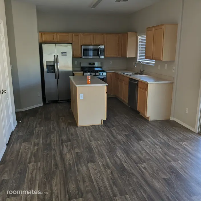 Room for rent in Tolleson, AZ $900, house
