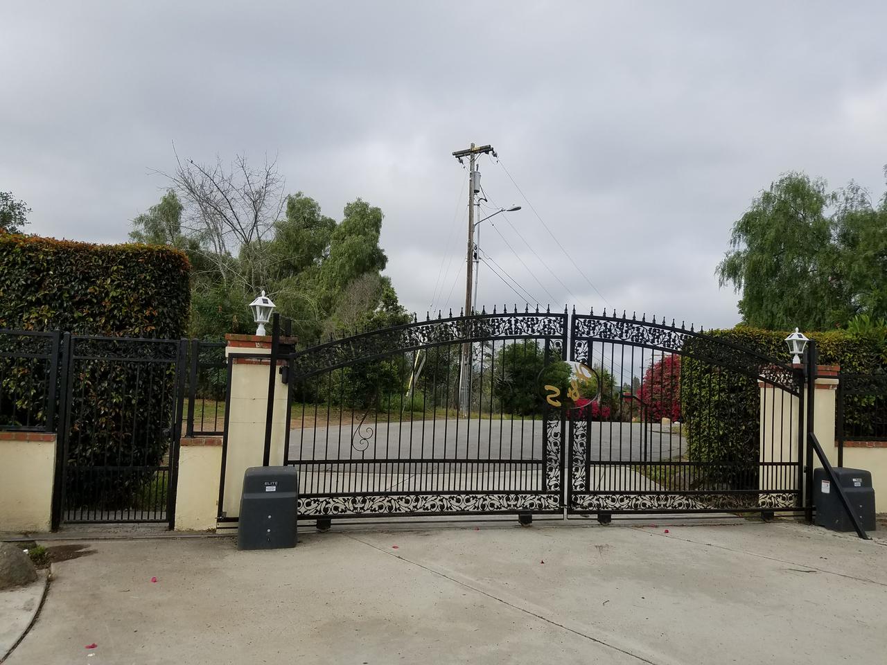 Profile photo 1 of 10