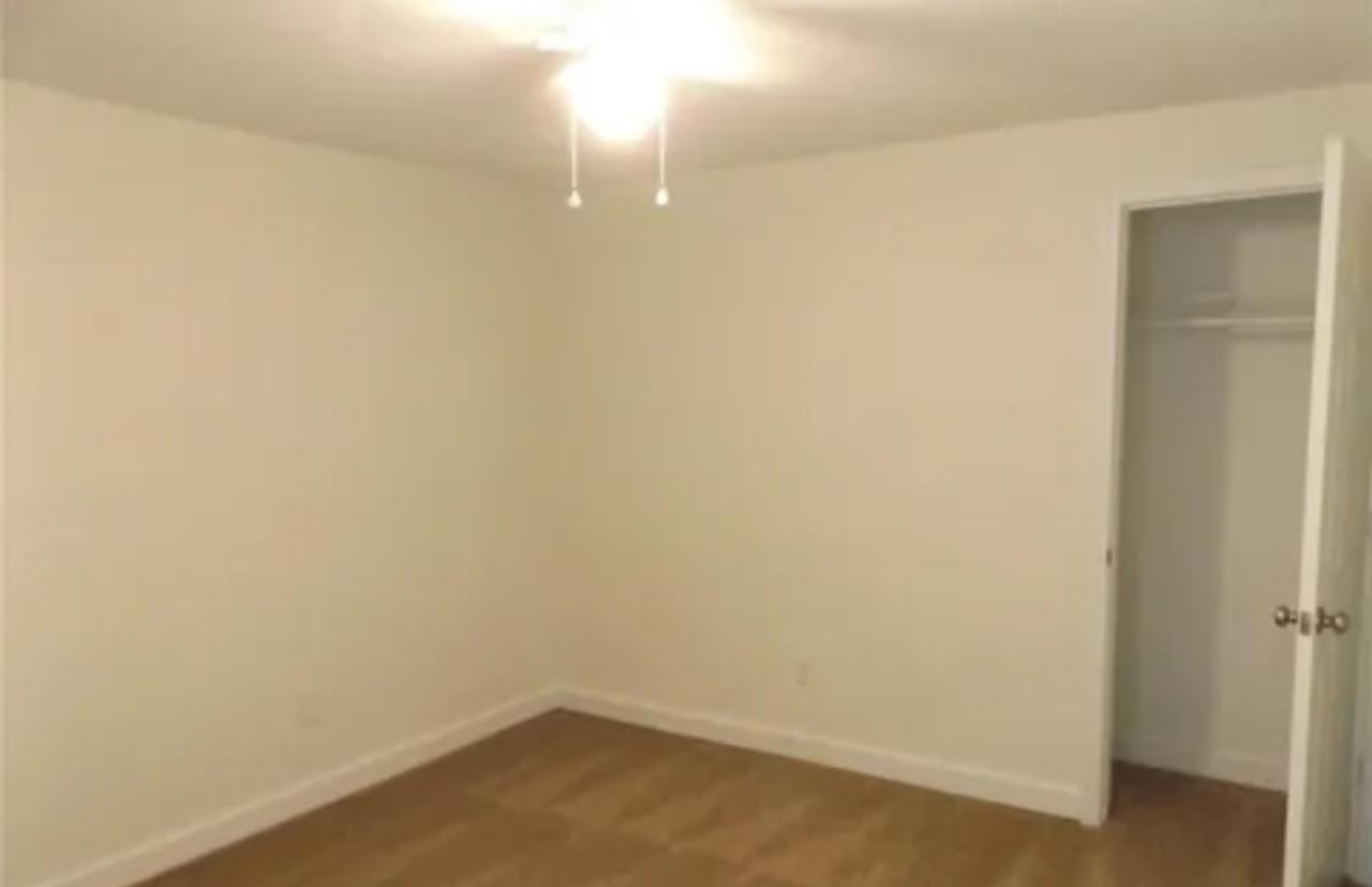 Profile photo 9 of 11