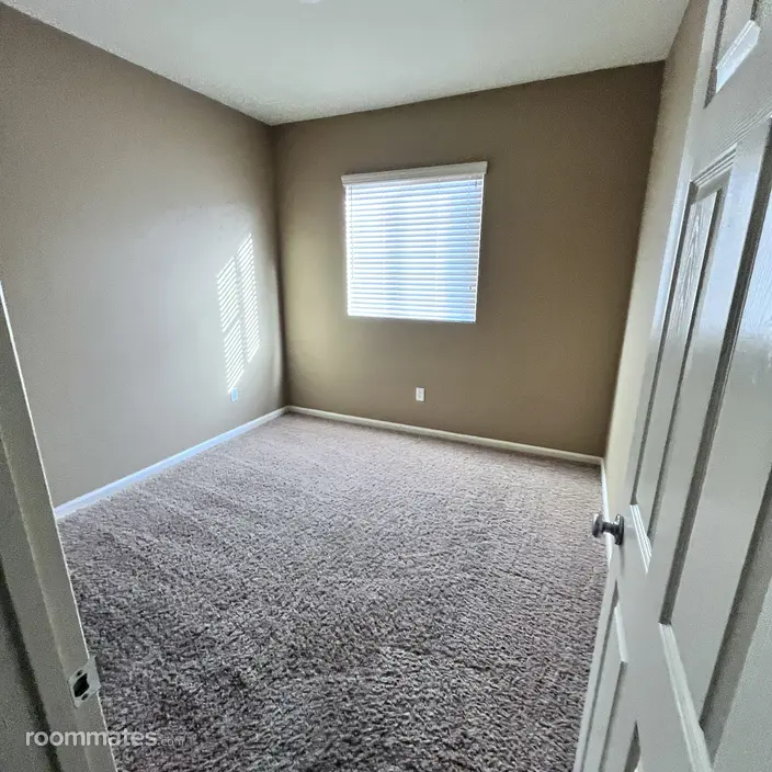 Room for rent in Roseville, CA $925, house