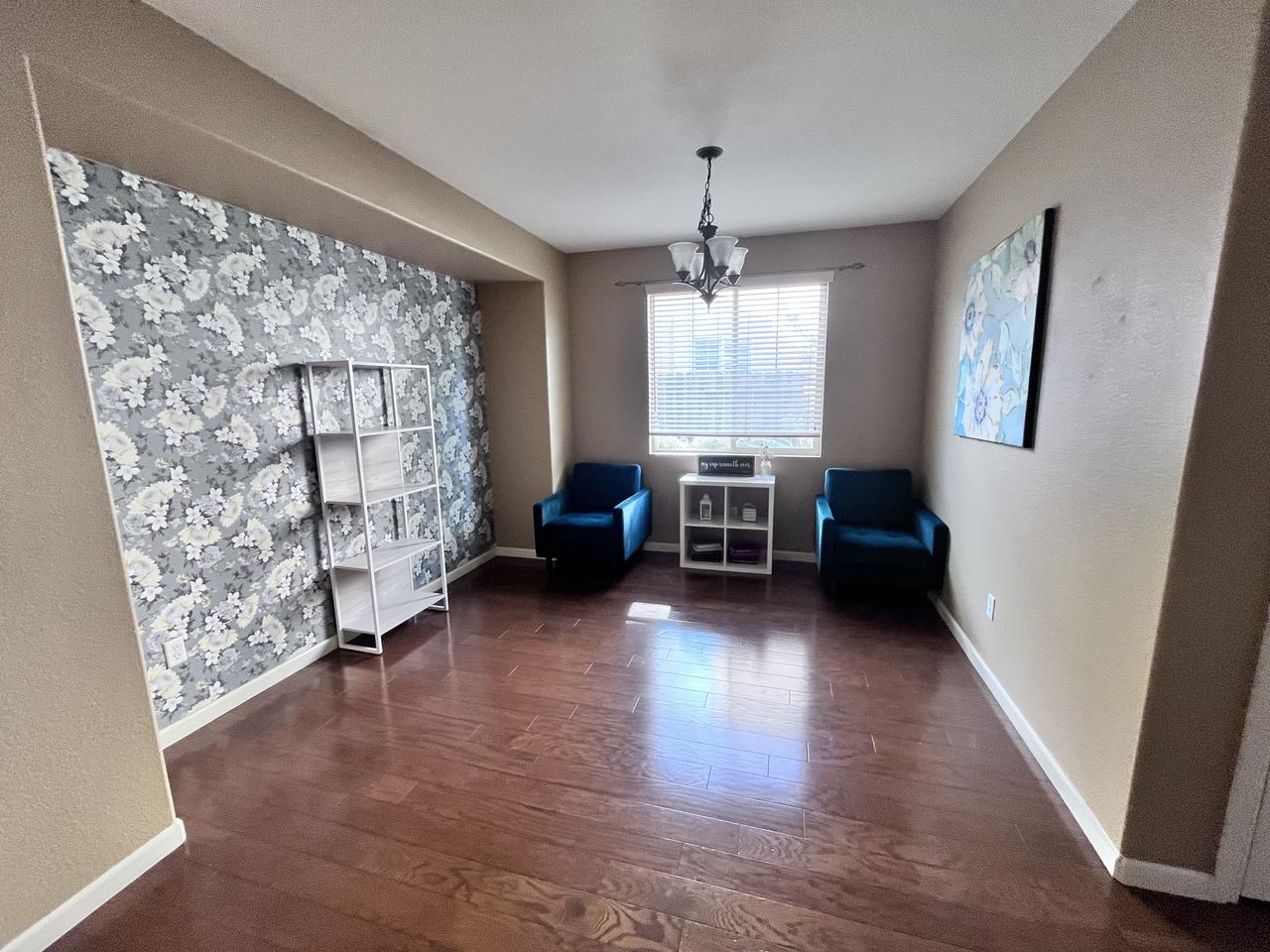 Profile photo 7 of 10