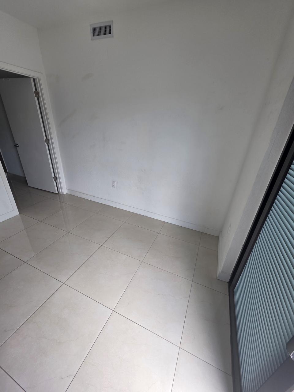 Profile photo 3 of 10