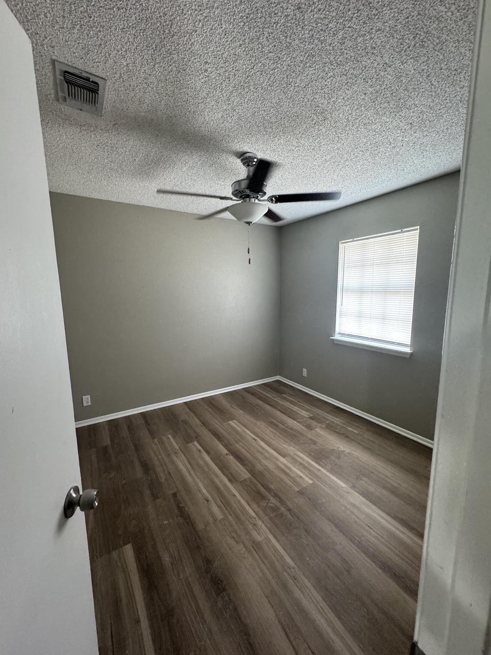 Profile photo 7 of 11