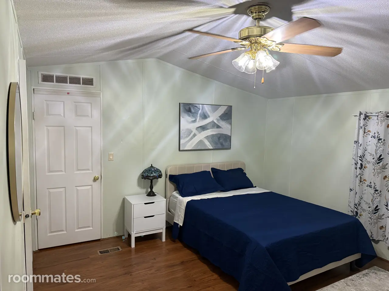 Profile photo 1 of 4