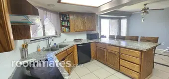 Room for rent in Bakersfield, CA $900, house