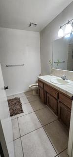 Room for rent in Bakersfield, CA $875, house