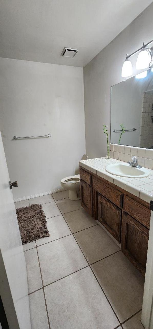 Profile photo 3 of 10