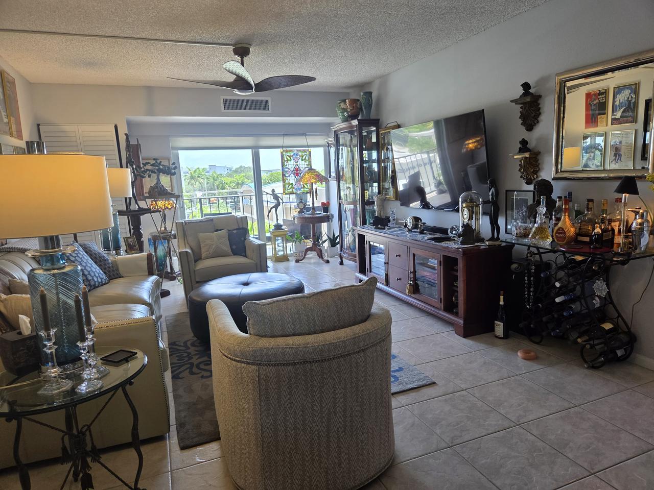 Profile photo 7 of 15