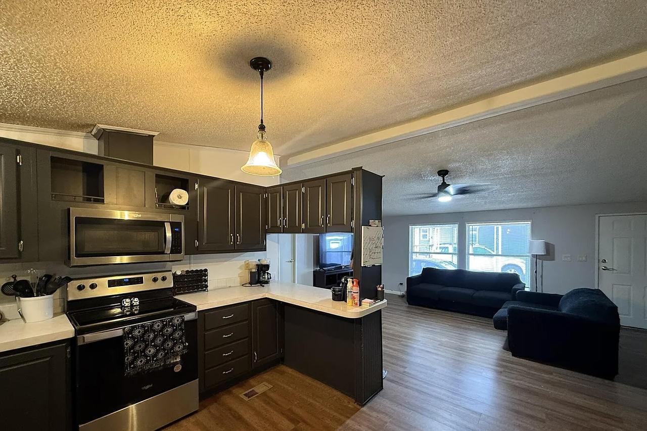 Profile photo 8 of 10