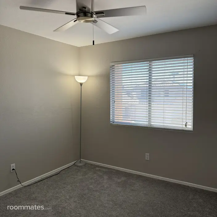 Room for rent in Glendale, AZ $950, house