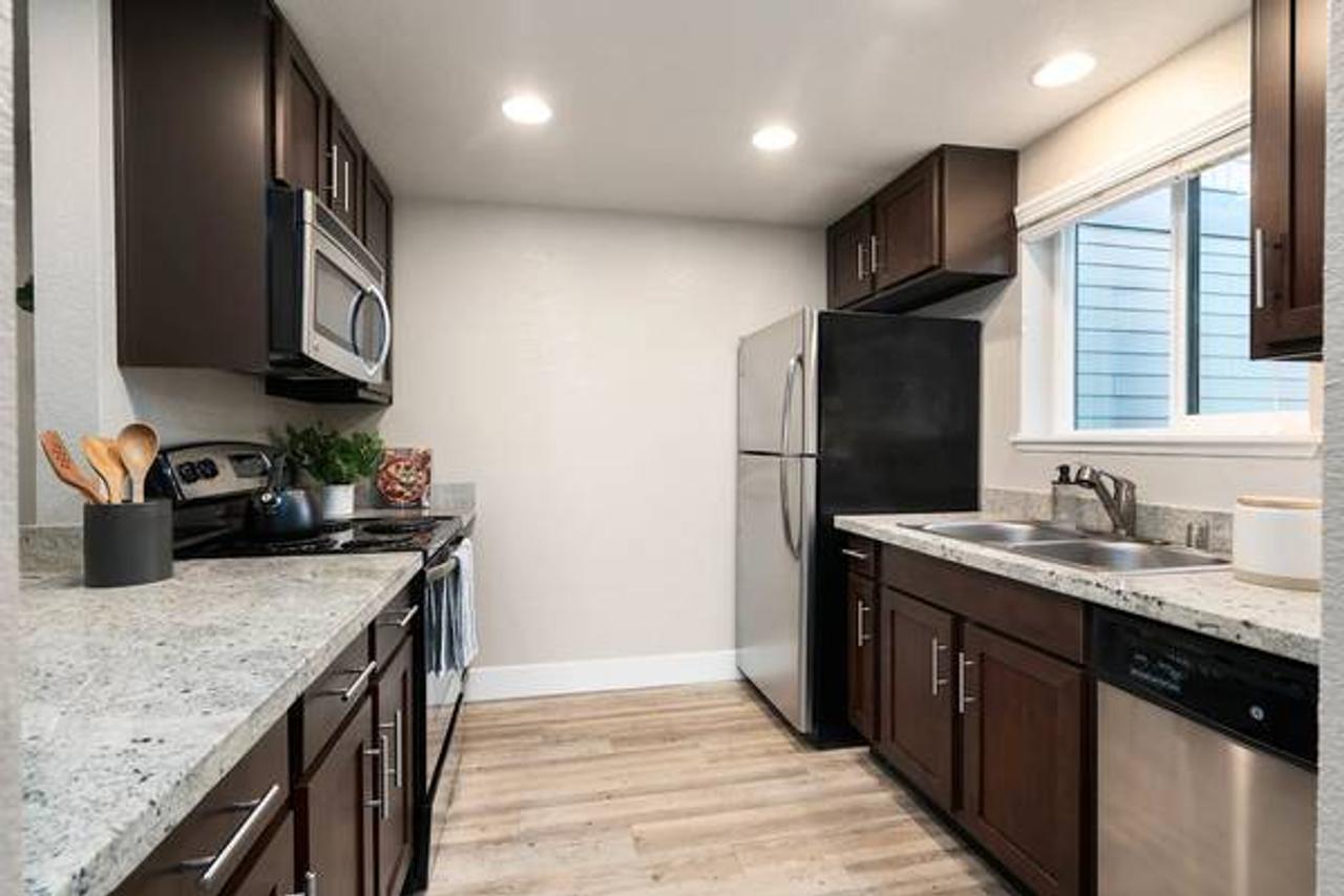 Profile photo 4 of 11