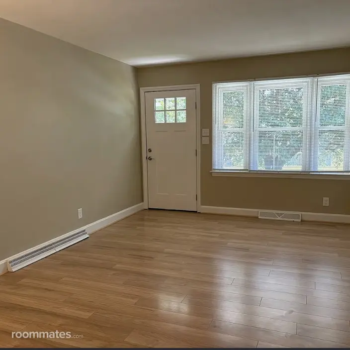 Room for rent in High Point, NC $1000, house
