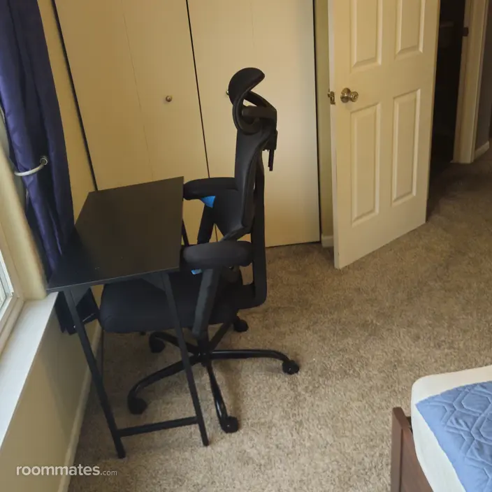 Room for rent in Joliet, IL $900, house