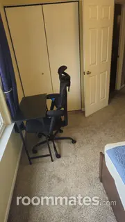 Room for rent in Joliet, IL $900, house