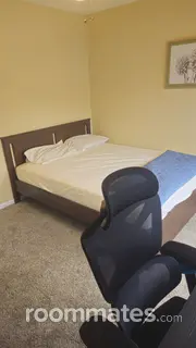 Room for rent in Joliet, IL $900, house