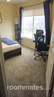 Room for rent in Joliet, IL $900, house