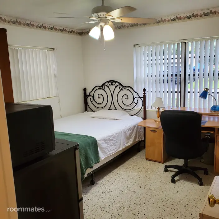 Room for rent in Melbourne, FL $800, house