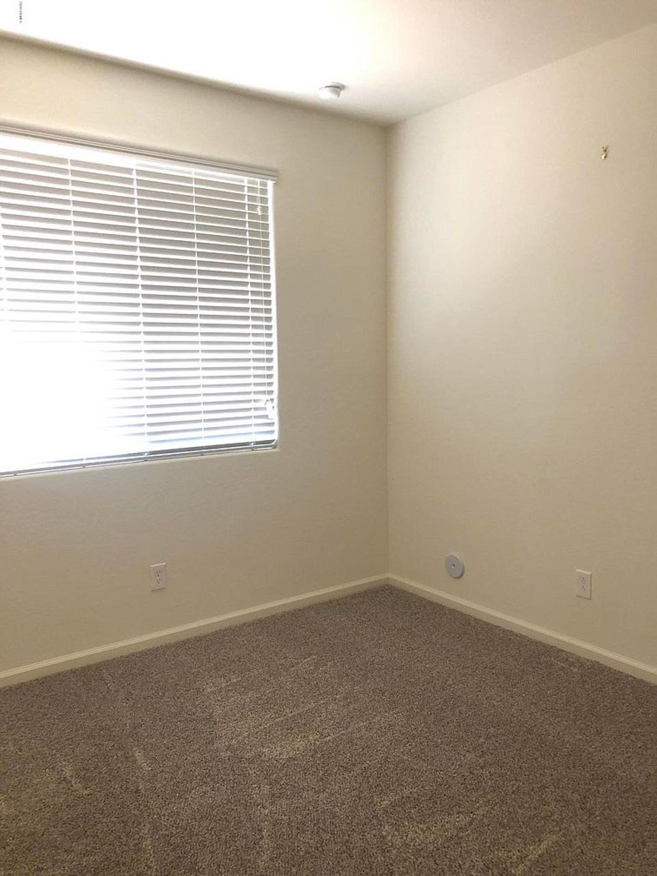 Profile photo 13 of 18