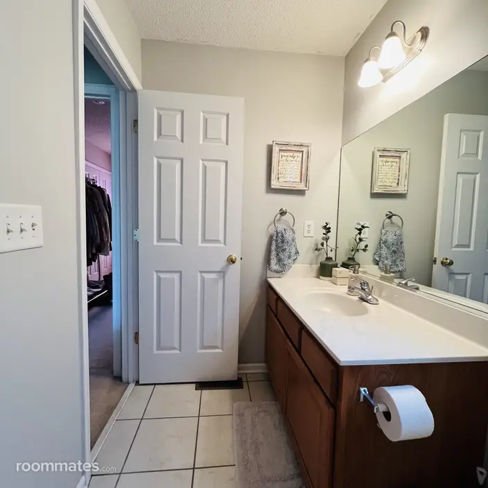 Room for rent in Asheboro, NC $800, house