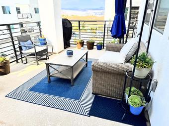 Room for rent in Valencia, CA $1500, condo