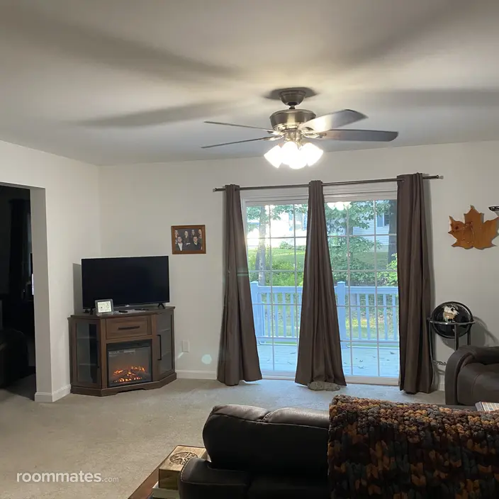 Room for rent in Essex Junction, VT $1200, townhouse