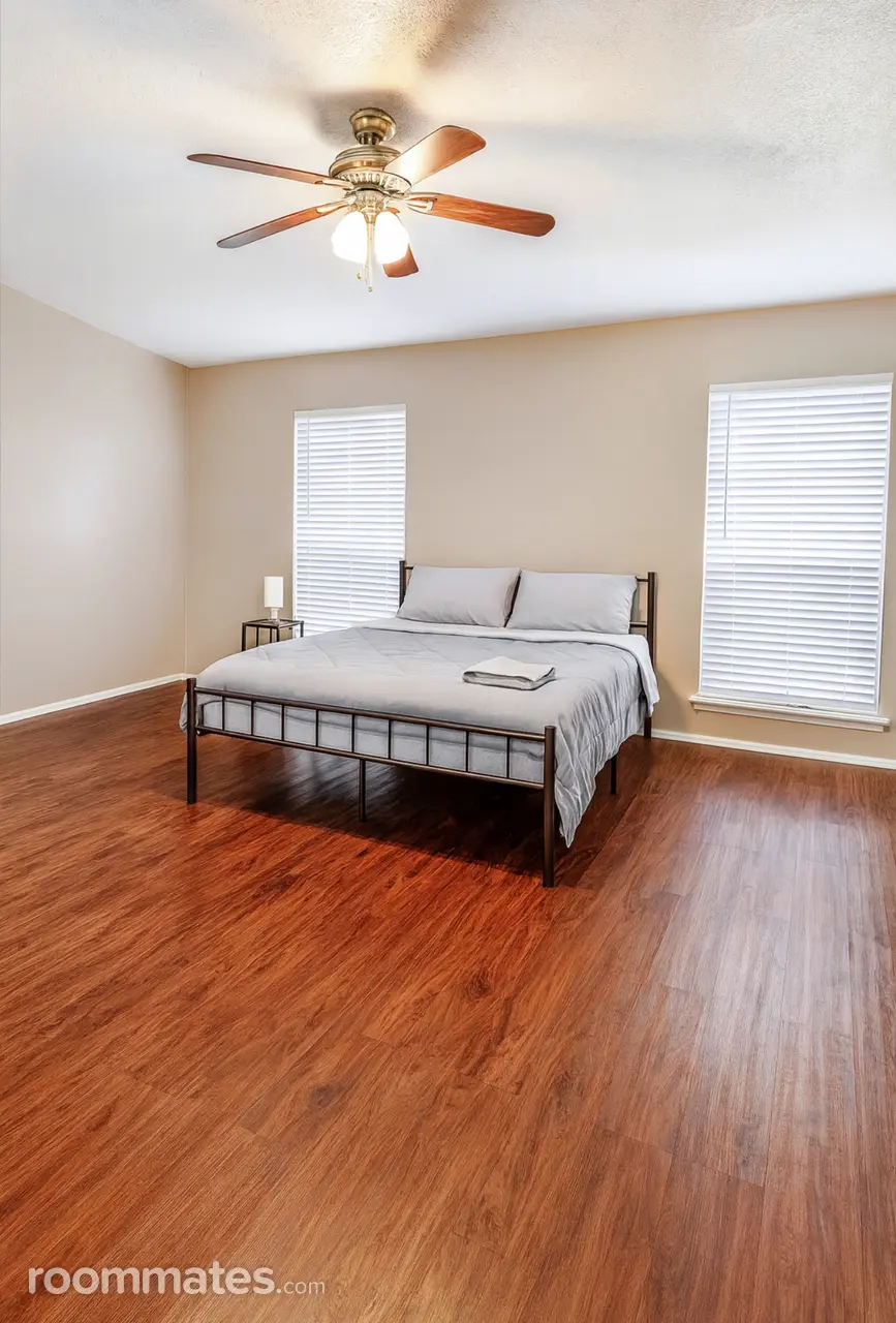 Profile photo 1 of 3