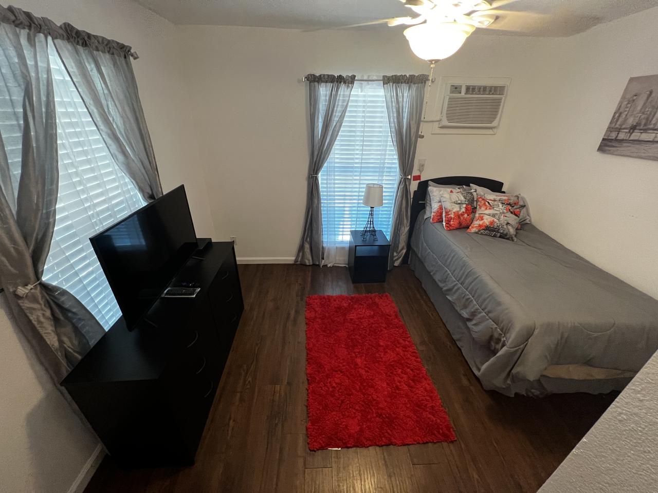 Profile photo 2 of 8