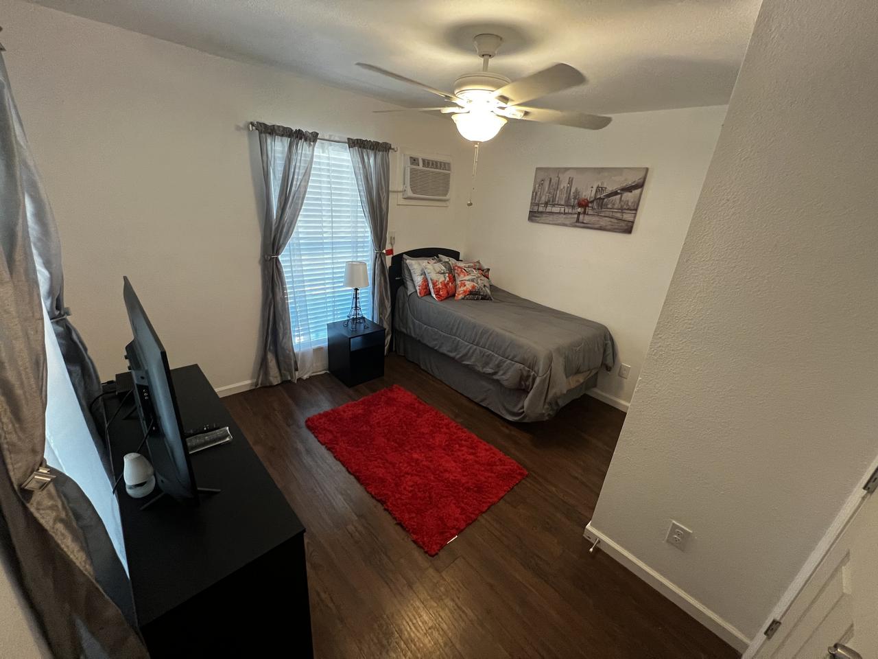 Profile photo 3 of 8