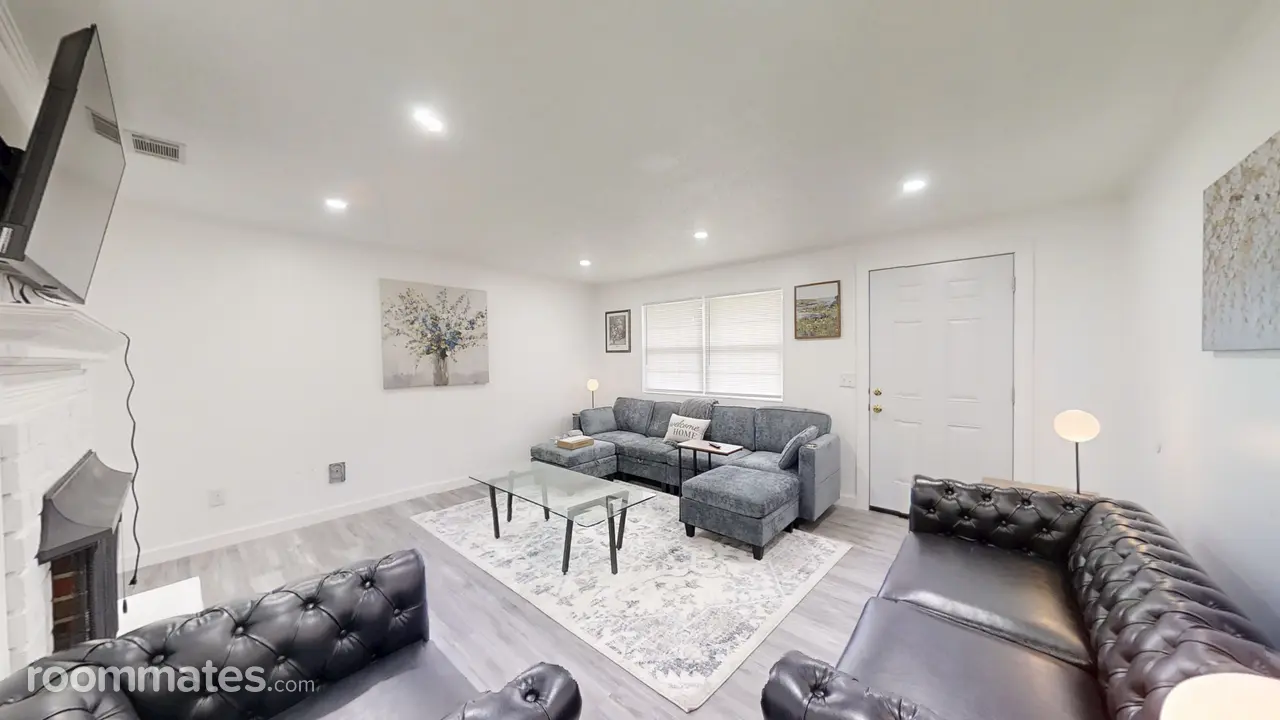 Profile photo 6 of 11