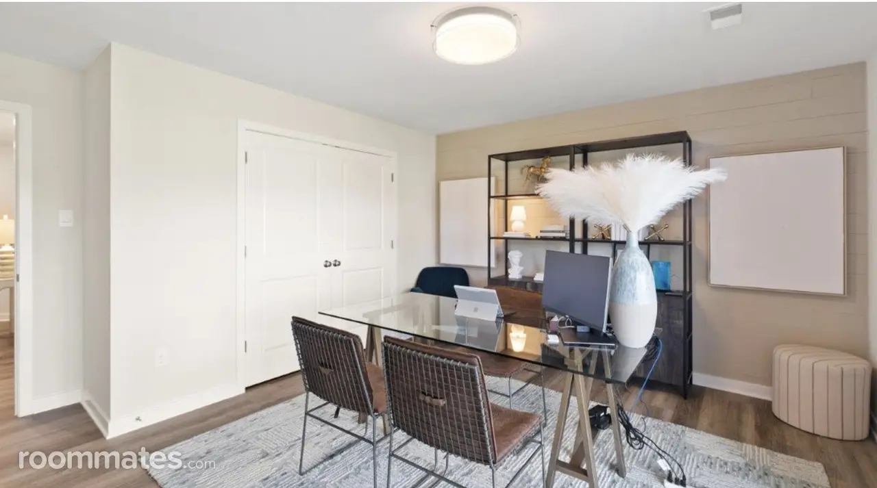 Profile photo 3 of 5